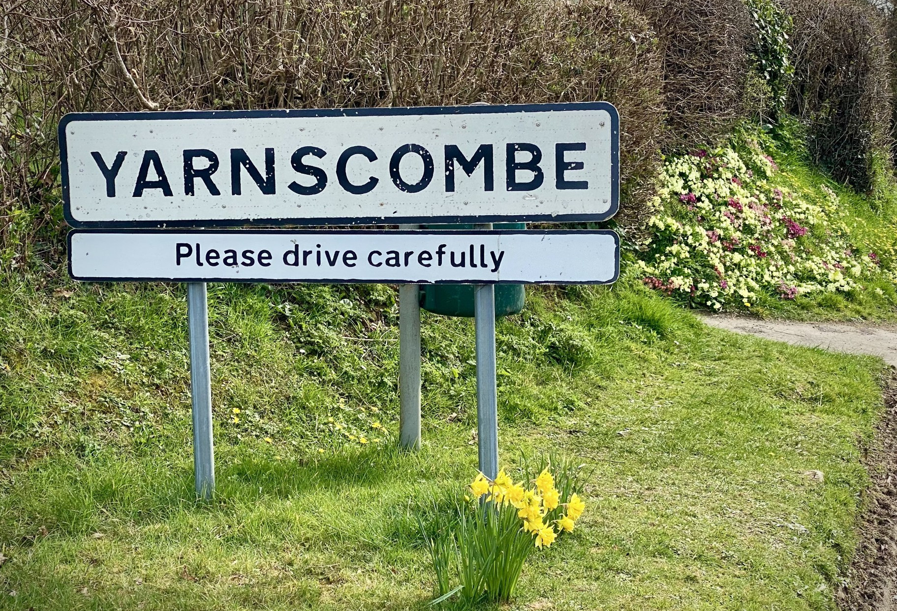 Yarnscombe village sign